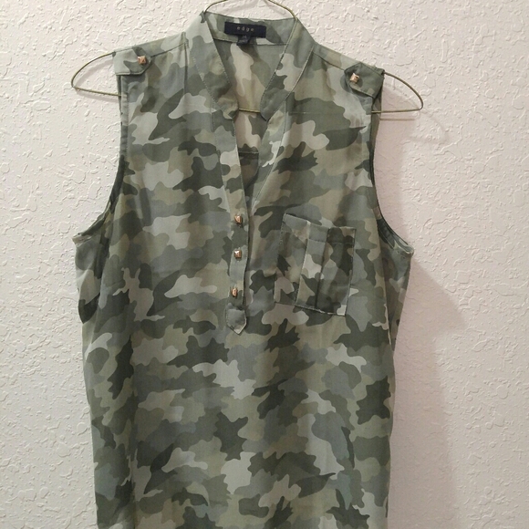 Sleeveless Blouse - Picture 1 of 4